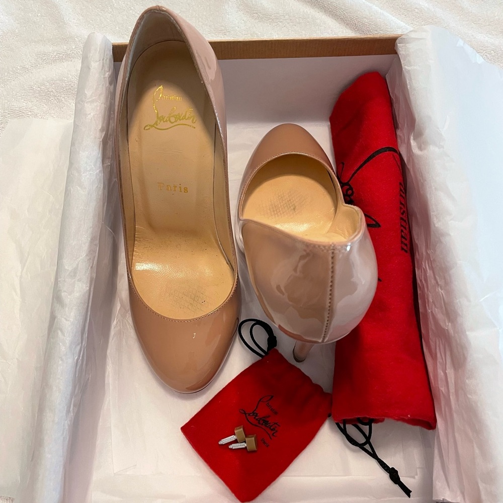 Worn once, round toe.